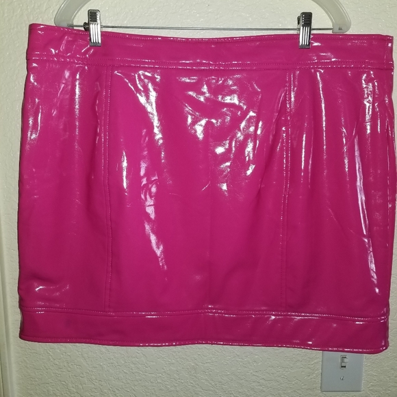 Plus size mini skirt - Picture 2 of 2